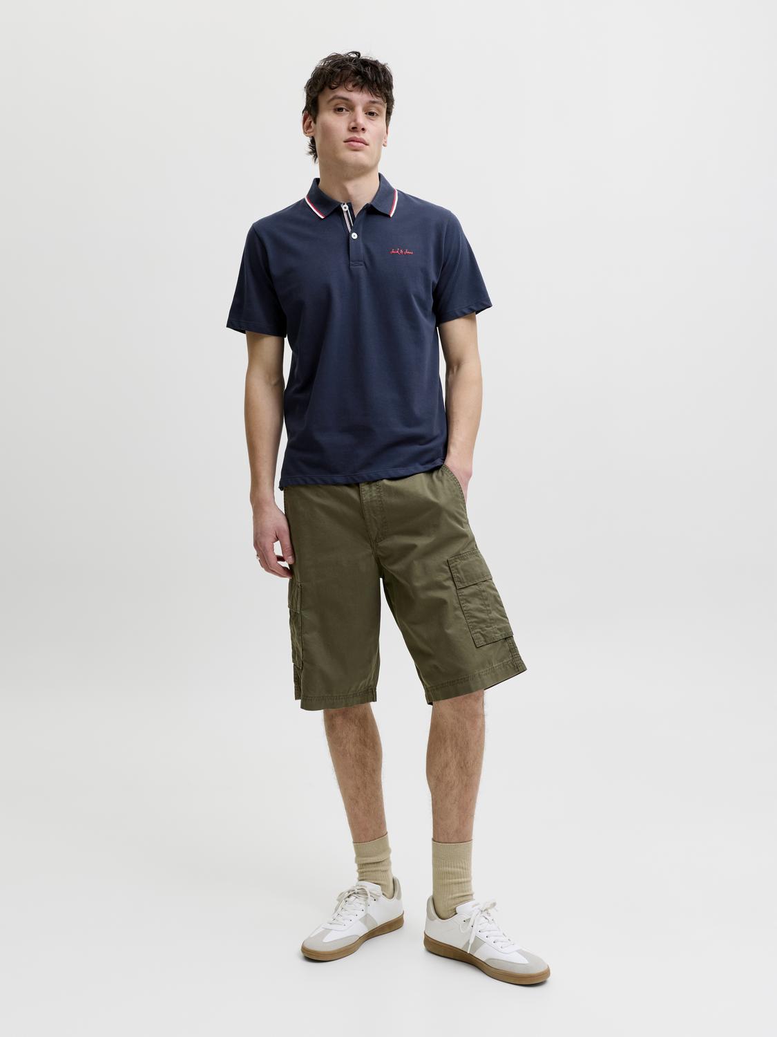 model_shot-front_full